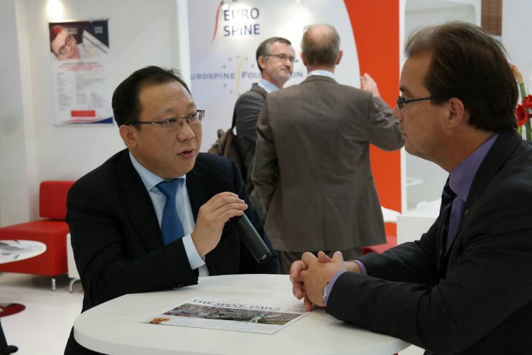 刘主任在欧洲脊柱年会接受采访