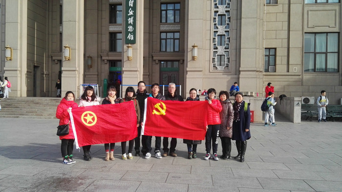 20161209  研究所党总支组织参观自然博物馆合照-2.jpg