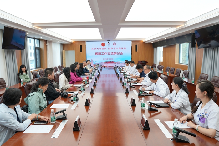 座谈会现场.jpg 座谈会现场.jpg